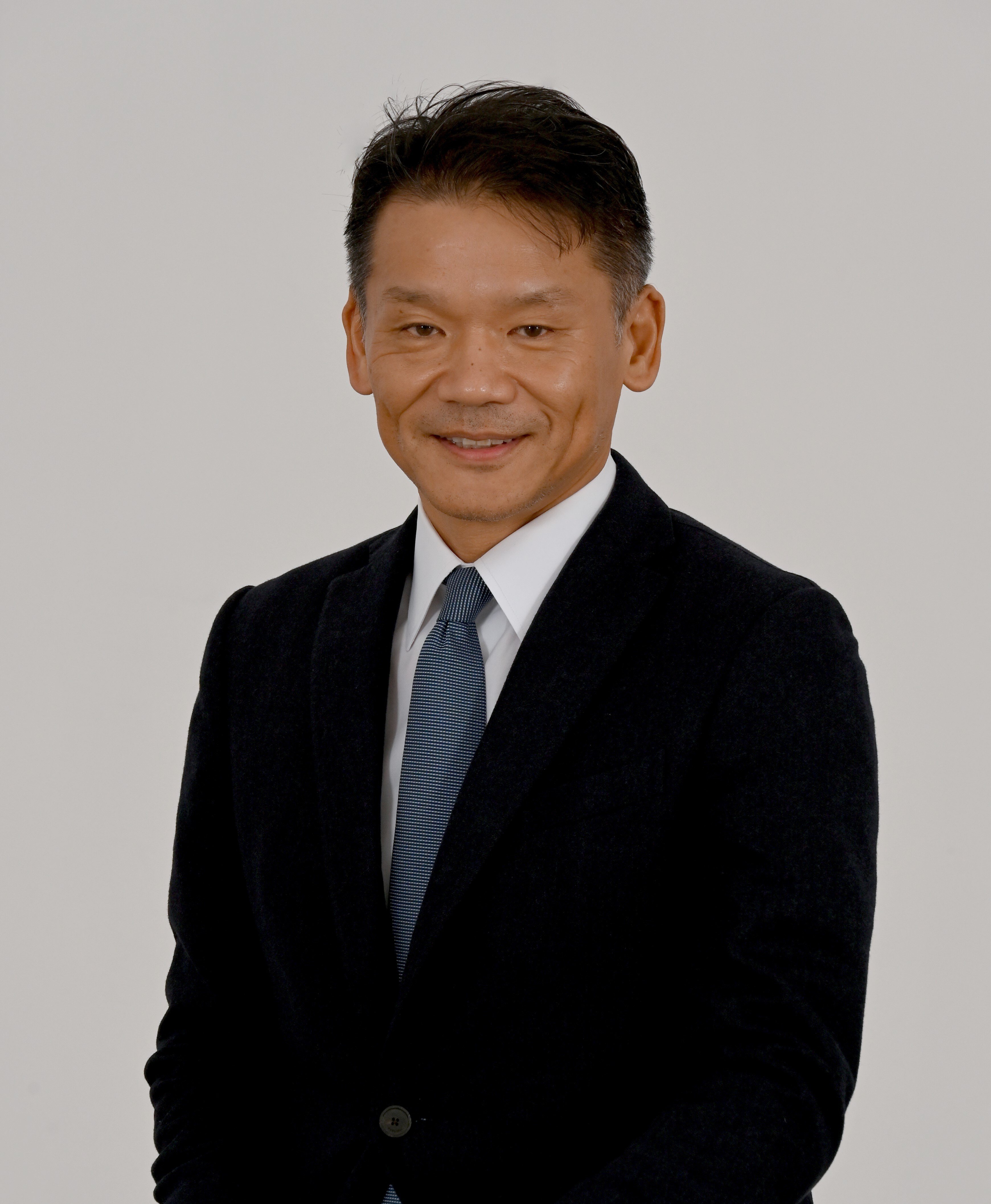 宮坂副知事(ななめ、笑顔)